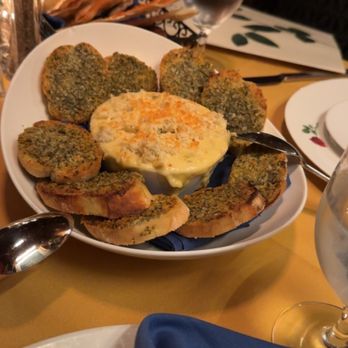 Hugo's Cellar - Appetizer, spinach and artichoke dip. It was delicious!! - American Near Me - Las Vegas, Nevada Hugo's Cellar - Appetizer, spinach and artichoke dip. It was delicious!! - American Near Me - Las Vegas, Nevada