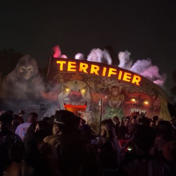Halloween Horror Nights - Terrefier entrance - Haunted Houses Near Me - Los Angeles, California Halloween Horror Nights - Terrefier entrance - Haunted Houses Near Me - Los Angeles, California