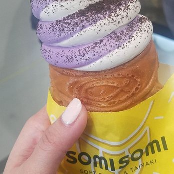 Somisomi - Ube/vanilla swirl in taiyaki with custard - Ice Cream & Frozen Yogurt Near Me - Katy, Texas
