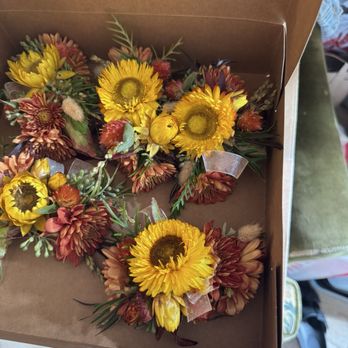 H & J Flowers - Corsages! - Florists Near Me H & J Flowers - Corsages! - Florists Near Me