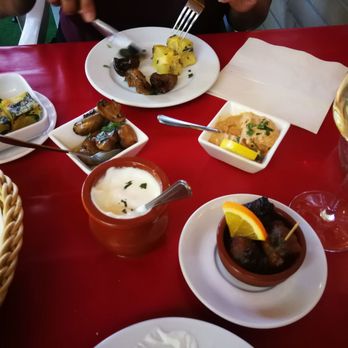 Christoffer's Singin' Tapas - Spanish Near Me - Hamburg, HH
