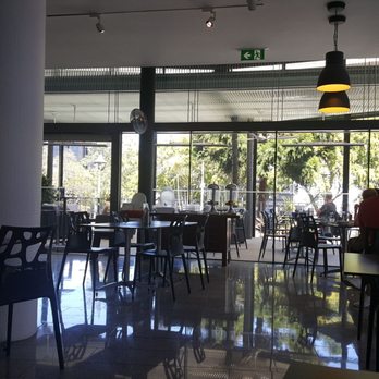 Gazebo Restaurant and Bar - In the spacious dining room, looking toward the outdoor seating. You can't see it, but there's a lot more interior seating. - Restaurants Near Me - Brisbane, QLD