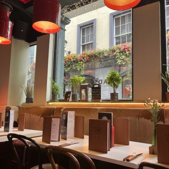 Bóbós Burgers Restaurant - Inside seating area - Burgers Near Me - Dublin, D Bóbós Burgers Restaurant - Inside seating area - Burgers Near Me - Dublin, D