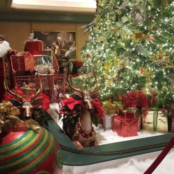 The Grill Room - Holiday scene in hotel lobby - New American Near Me - New Orleans, Louisiana