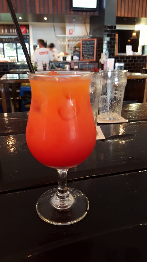 THREE LITTLE PIGS TAVERN Updated October 2024 400 Stafford Rd