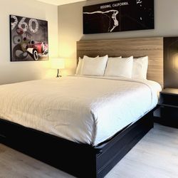 Thunderbird Lodge - Queen Room