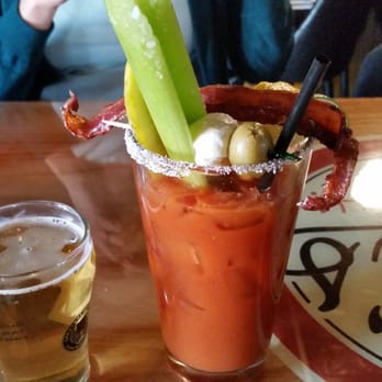 Oscar's Pub & Grill - New American Near Me - Milwaukee, Wisconsin