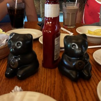 Old Mill Restaurant - Adorable salt and pepper shakers at the table - American Near Me - Pigeon Forge, Tennessee