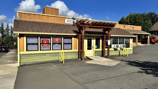Brady's Brats & Burgers by null