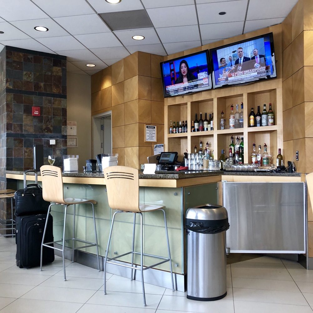Admirals Club PHX - Bar - VN - Airport Lounges Near Me - Phoenix, Arizona