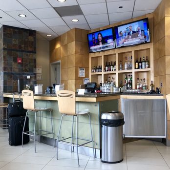 Admirals Club PHX - Bar - VN - Airport Lounges Near Me - Phoenix, Arizona
