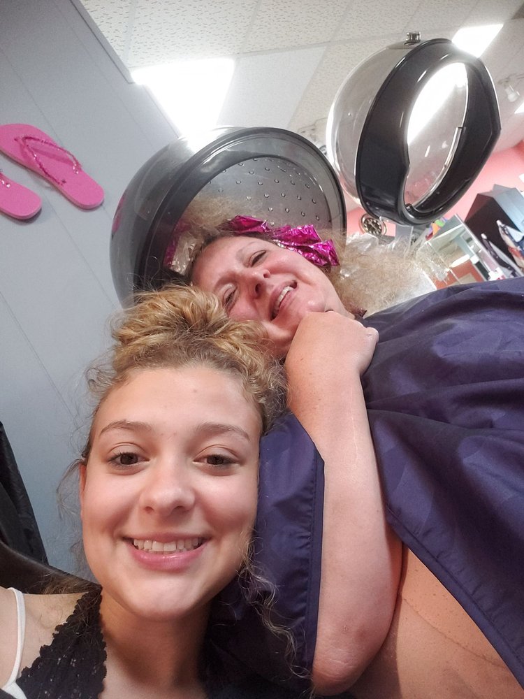 Carol's Hairstyling Logo