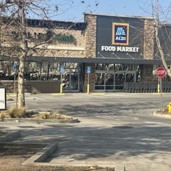 ALDI - Aldi. Altadena, California