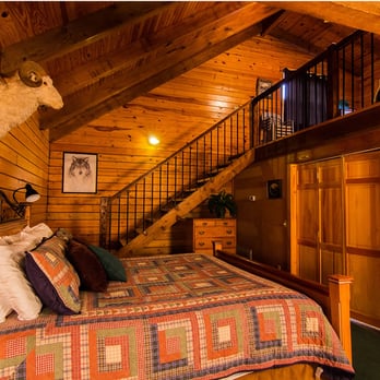 Whispering Hills Cabins - Kenzy's Wilderness downstairs King Bed looks out to Lake. - Vacation Rentals Near Me - Garfield, Arkansas Whispering Hills Cabins - Kenzy's Wilderness downstairs King Bed looks out to Lake. - Vacation Rentals Near Me - Garfield, Arkansas