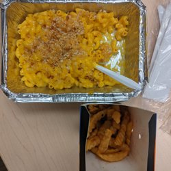 Guy Fieri's Flavortown Kitchen - Mac Daddy Mac N Cheese and Flavortown Fries. Did they mean to say Baby's First Mac and Cheese? Fries were ok.