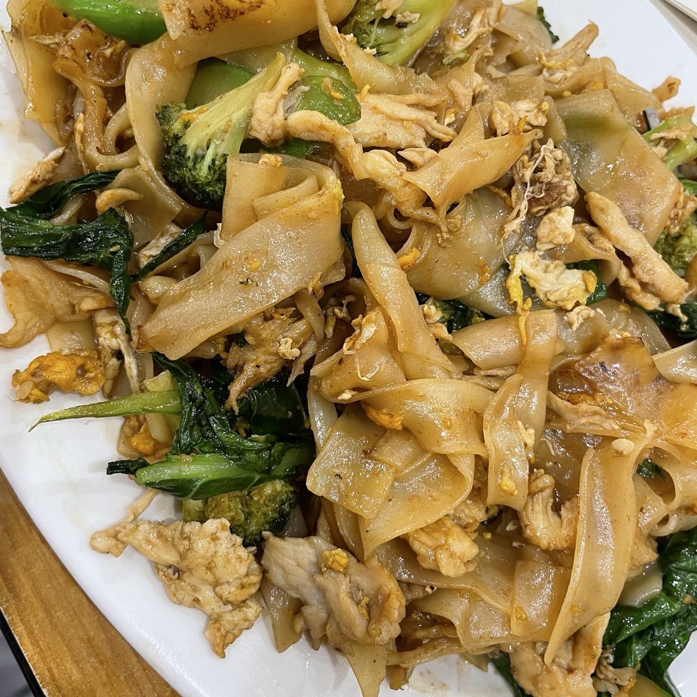 Pad see ew with chicken Pad see ew with chicken