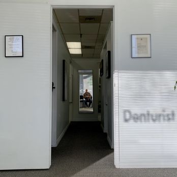 Shmitsman's Denture Clinic - Waiting room. - Health & Medical Near Me - Vancouver, British Columbia