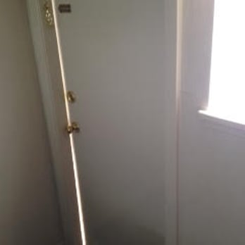 The Long Barn Lodge - Huge gap in door, while door is closed - Hotels Near Me - Long Barn, California