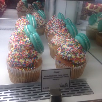 Vanille Patisserie - Macaron cupcakes - Desserts Near Me - Chicago, Illinois
