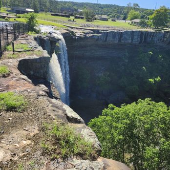 Noccalula Falls Park & Campgrounds - The fall - Parks Near Me - Gadsden, Alabama Noccalula Falls Park & Campgrounds - The fall - Parks Near Me - Gadsden, Alabama