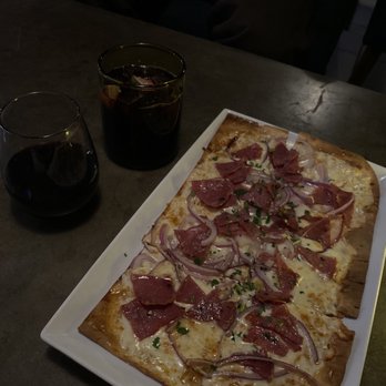 Bodega Wine Bar - Flatbread - Wine Bars Near Me - Santa Monica, California