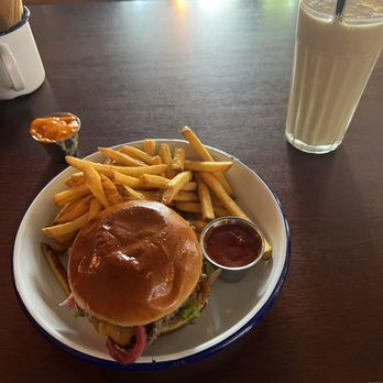 Otto's Burger - Great burger. I had the beef burger with cheese, chipotle cheese dipping sauce and a banana peanut butter shake. - Burgers Near Me - Hamburg, HH
