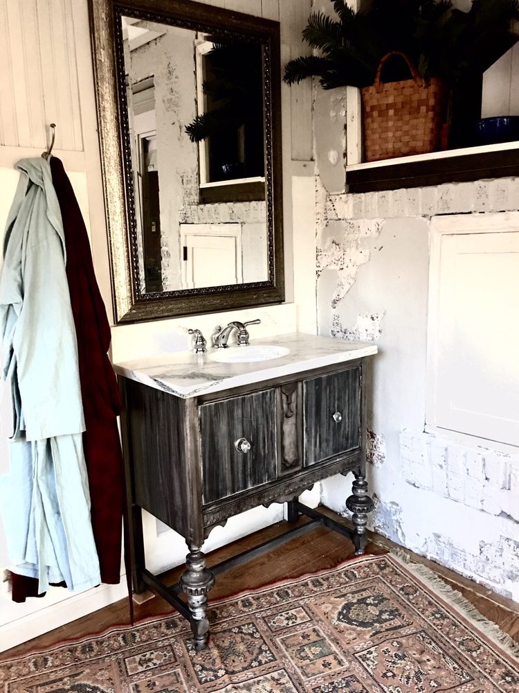 THE FURNITURE CONSIGNMENT PLACE Updated May 2024 13 Photos 1052