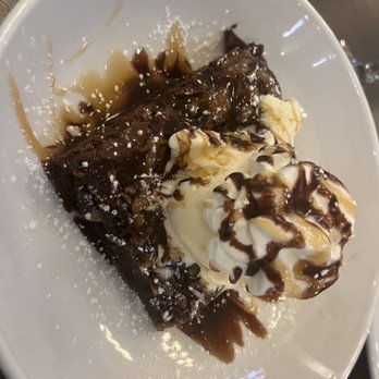 JH Adams Inn | Trademark Collection by Wyndham - Salted caramel brownie and vanilla ice cream - Hotels Near Me - High Point, North Carolina JH Adams Inn | Trademark Collection by Wyndham - Salted caramel brownie and vanilla ice cream - Hotels Near Me - High Point, North Carolina