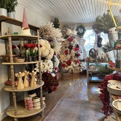 Currents Decor & Design - Christmas