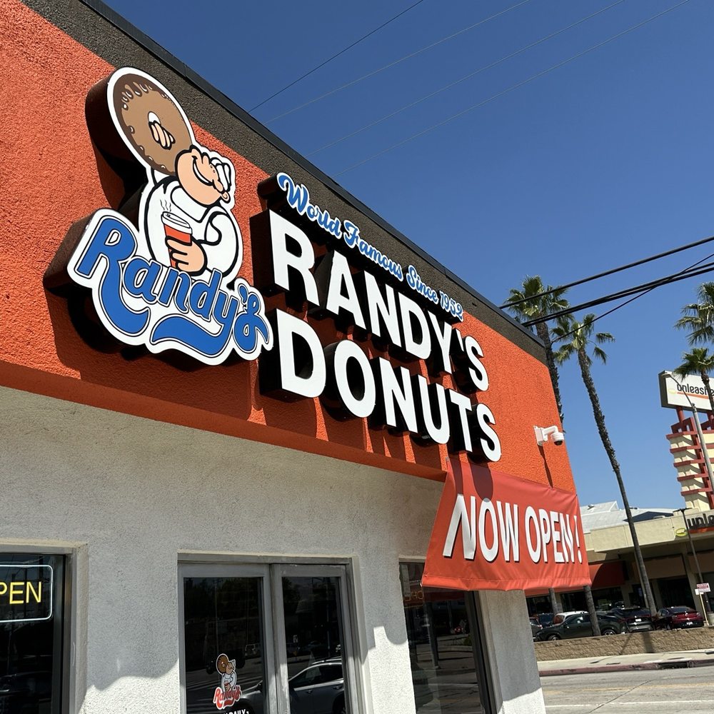 Randy’s Donuts - Donuts Near Me - Los Angeles, California