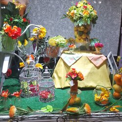 Elliott's Flower Shoppe - Pretty display