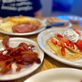 Country Kitchen Restaurant - Crispy bacon and crepes - American Near Me - Rancho Cucamonga, California Country Kitchen Restaurant - Crispy bacon and crepes - American Near Me - Rancho Cucamonga, California