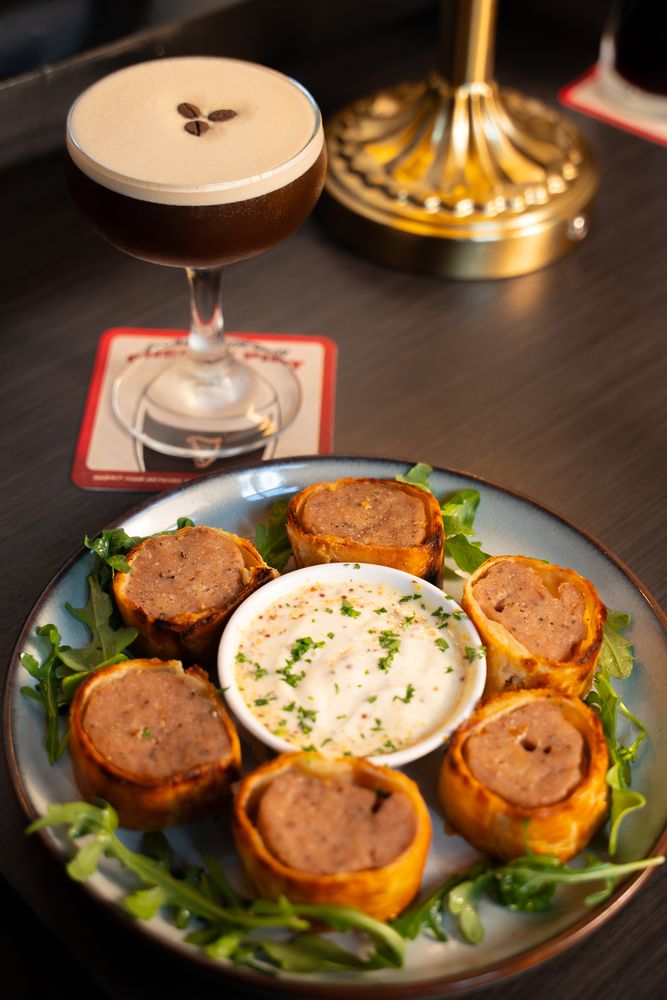 The Leinster | Irish Pub Logo