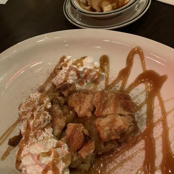 Miller's Pub - Apple Pie a la mode $10 - American Near Me - Chicago, Illinois
