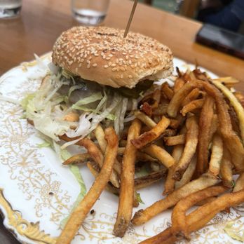The Spread - Cheese Burger - New American Near Me - Norwalk, Connecticut The Spread - Cheese Burger - New American Near Me - Norwalk, Connecticut