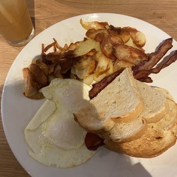 Broken Yolk Cafe - American breakfast - Breakfast & Brunch Near Me - Santee, California Broken Yolk Cafe - American breakfast - Breakfast & Brunch Near Me - Santee, California