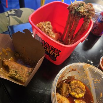 Smack Em - Large Smack em bucket with Xtra alarge crab, Seafood eggrols, deep fried oreos - Seafood Near Me - Los Angeles, California Smack Em - Large Smack em bucket with Xtra alarge crab, Seafood eggrols, deep fried oreos - Seafood Near Me - Los Angeles, California