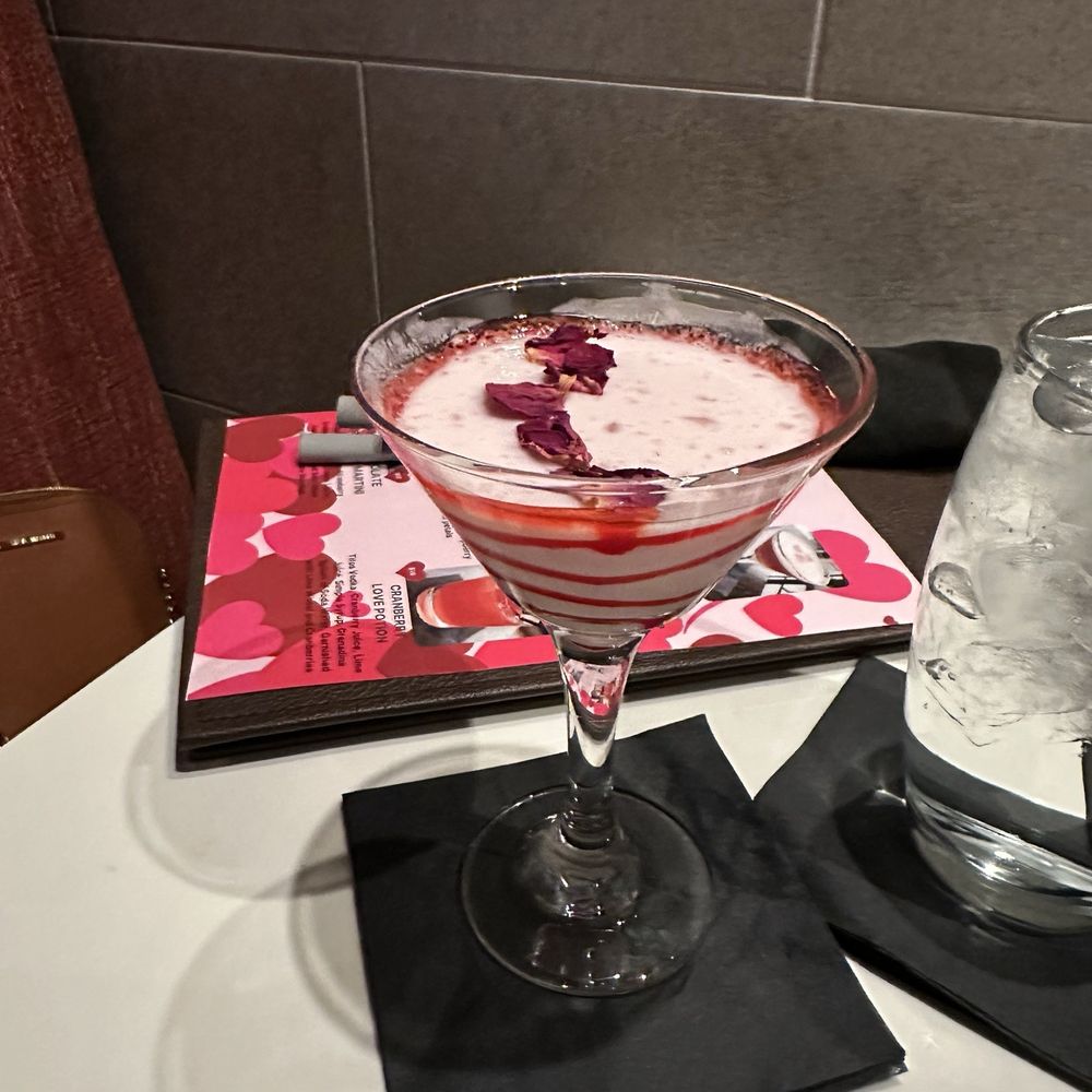Melting Pot - New Haven - Valentine cocktail - Desserts Near Me - New Haven, Connecticut Melting Pot - New Haven - Valentine cocktail - Desserts Near Me - New Haven, Connecticut