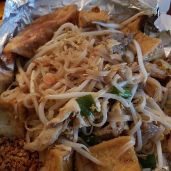 Golden Thai Kitchen - Pad Thai with tofu, shrimp, and beef - Thai Near Me - Phoenix, Arizona