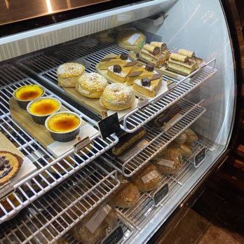 Nili Alimentation - a display case filled with pastries - Desserts Near Me - Quebec City, Quebec Nili Alimentation - a display case filled with pastries - Desserts Near Me - Quebec City, Quebec