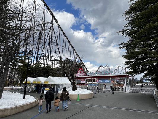 Fuji-Q Highland by null
