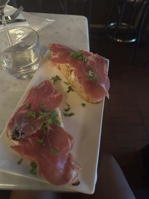 Vanguard Wine Bar (Upper East Side) by null