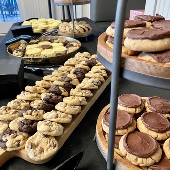 Crumbl - Cedar Park - Bakeries Near Me - Cedar Park, Texas
