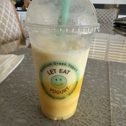 Mango yogurt smoothie!!!