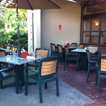 Davis City Offices - 03.23.14  back outdoor seating at Steve's Pizza on F St - Town Hall Near Me - Davis, California