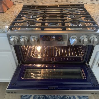 Royal Appliances - New range! WiFi! Cooks like a dream! Small dent on side but can't see it when installed! - Appliances Near Me - Las Vegas, Nevada