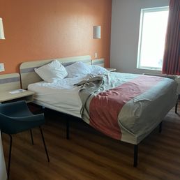 It was dark when I got here so here's an after photo but the room was clean and the price was right! It was dark when I got here so here's an after photo but the room was clean and the price was right!