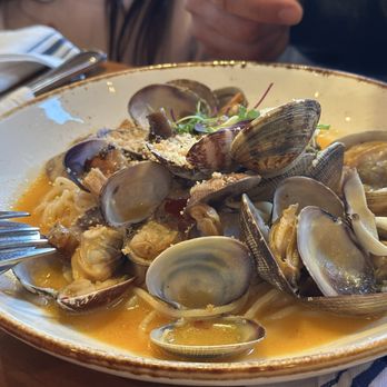 La Bicyclette - Spaghetti con vongole. Clam pasta - French Near Me - Carmel, California La Bicyclette - Spaghetti con vongole. Clam pasta - French Near Me - Carmel, California