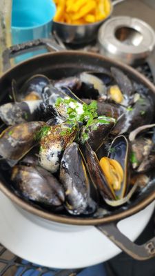 Huguette, Bistro de la mer by null