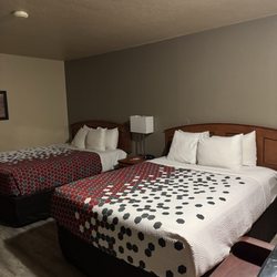 Econo Lodge Inn & Suites